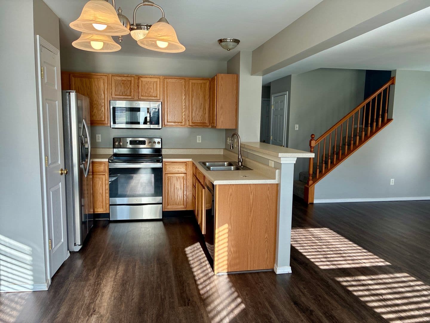 O'Fallon House: 8 W Homefield Point Ct