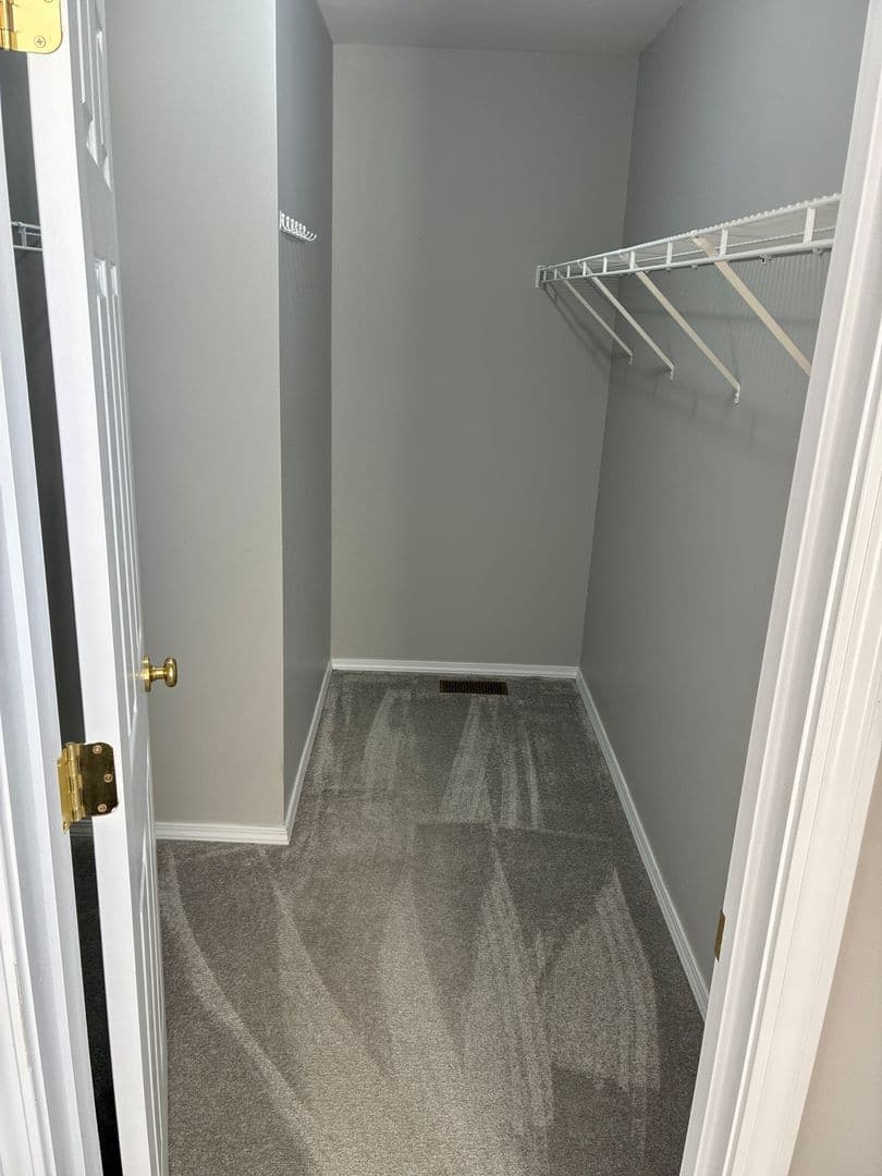 O'Fallon House: 8 W Homefield Point Ct