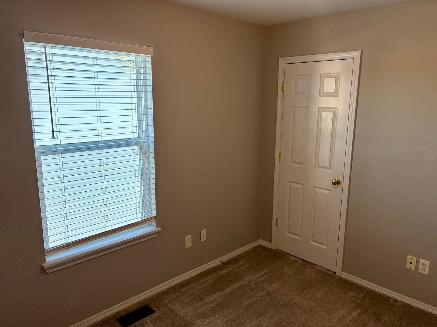 O'Fallon House: 8 W Homefield Point Ct