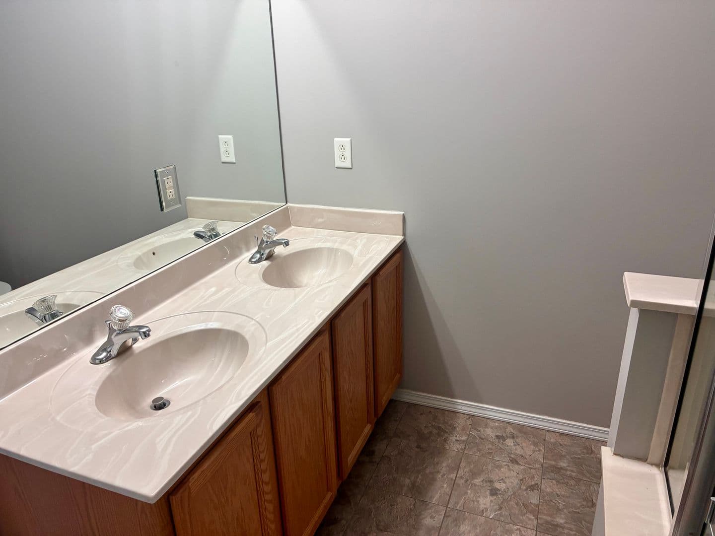 O'Fallon House: 8 W Homefield Point Ct