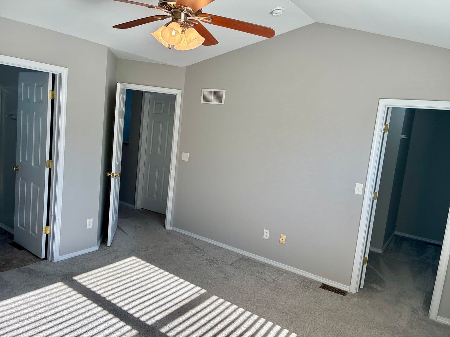 O'Fallon House: 8 W Homefield Point Ct