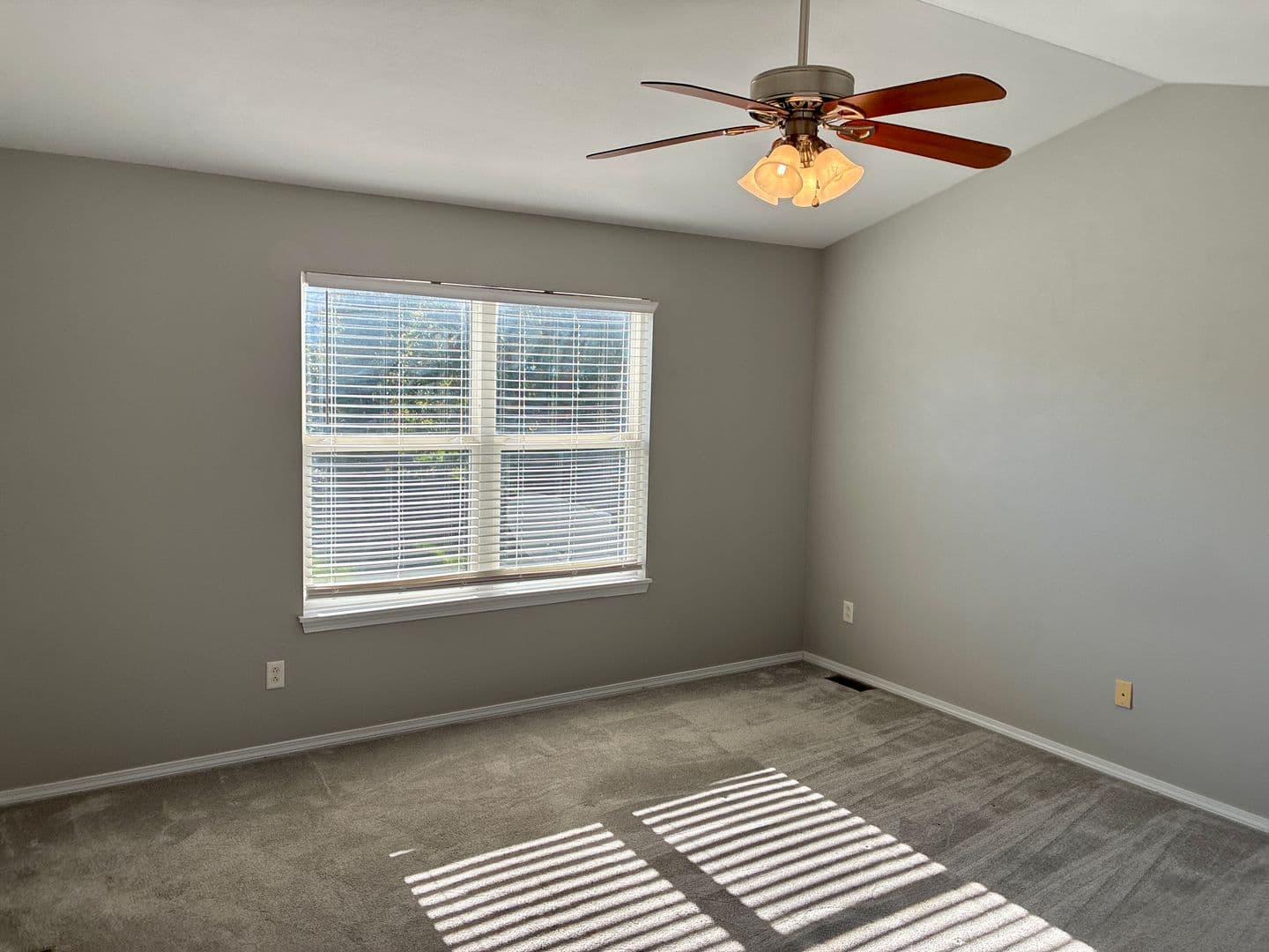 O'Fallon House: 8 W Homefield Point Ct