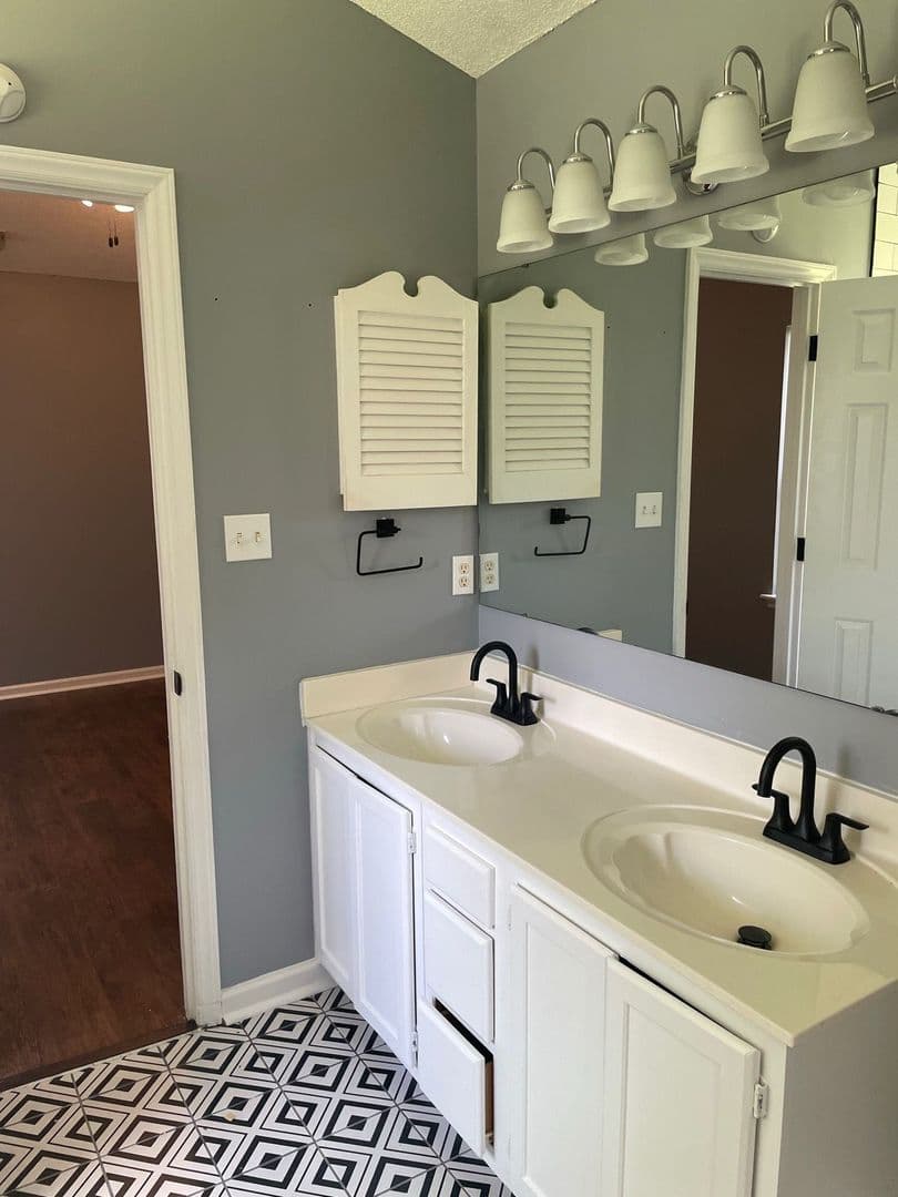 Charlotte House: 15008 Copper Ridge Trail