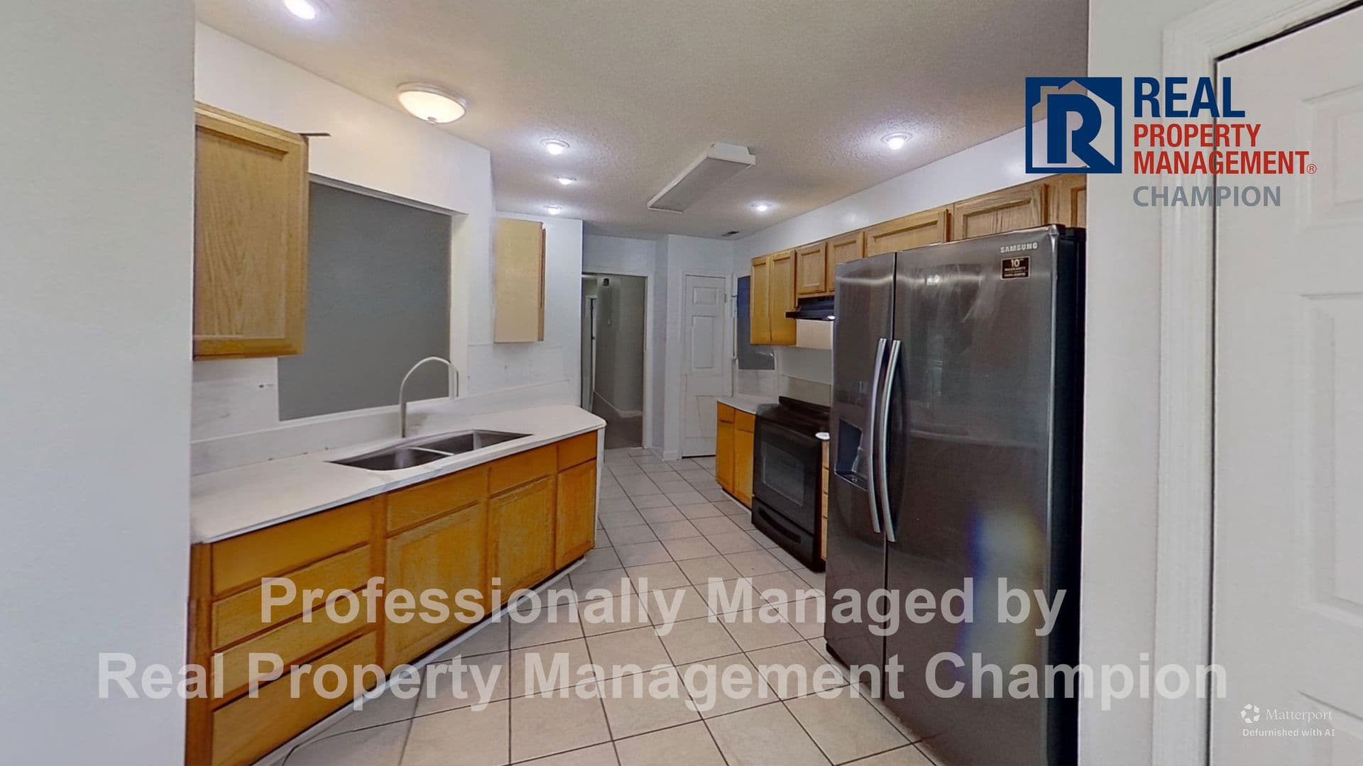 Jacksonville House: 315 Peppertree Ct