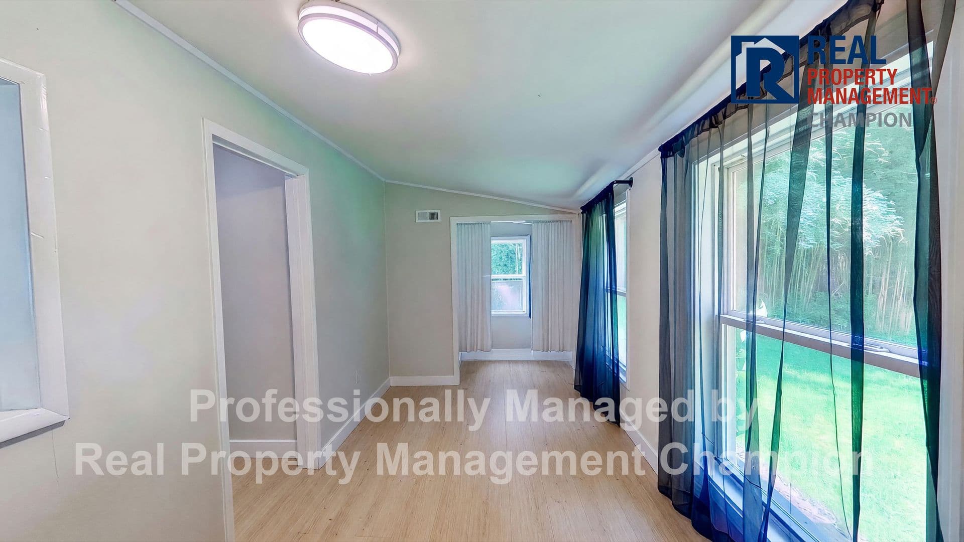 Jacksonville House: 1682 Blue Creek Rd