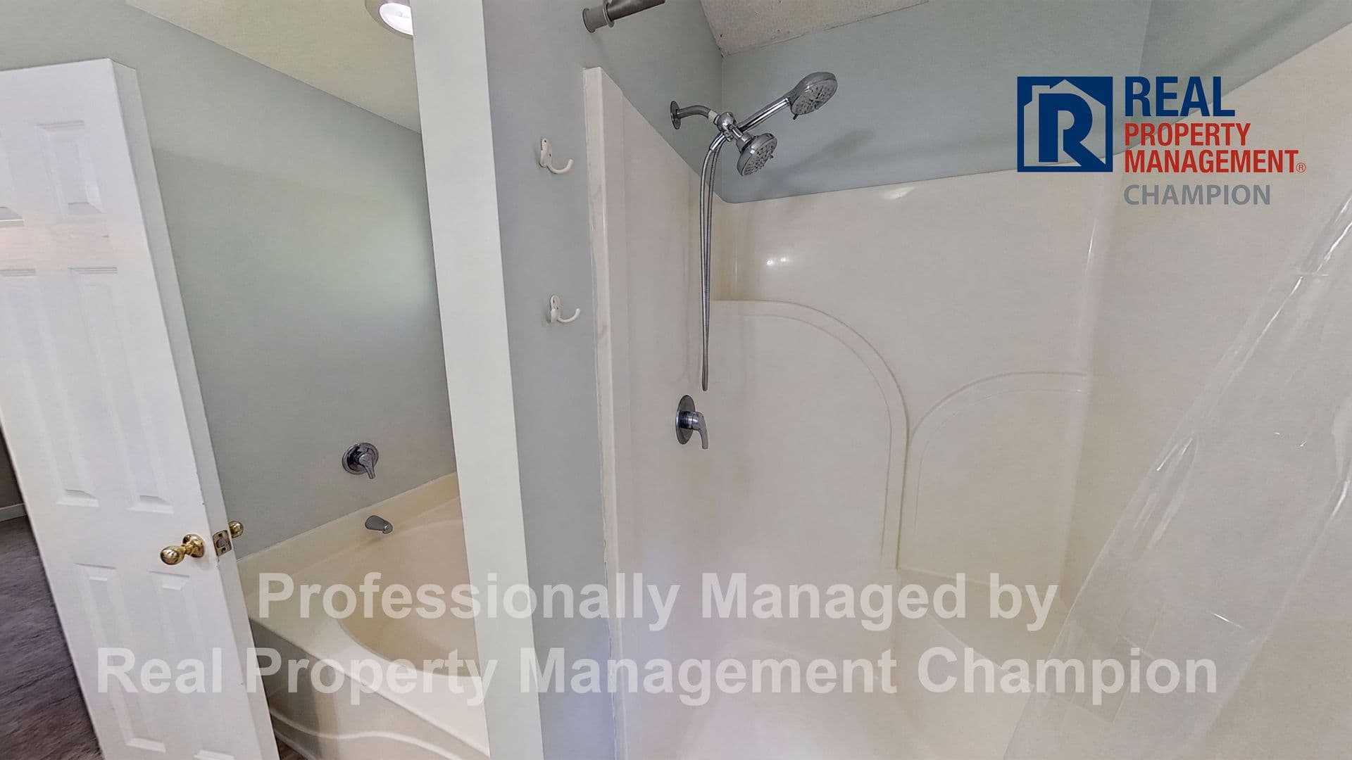 Jacksonville House: 315 Peppertree Ct