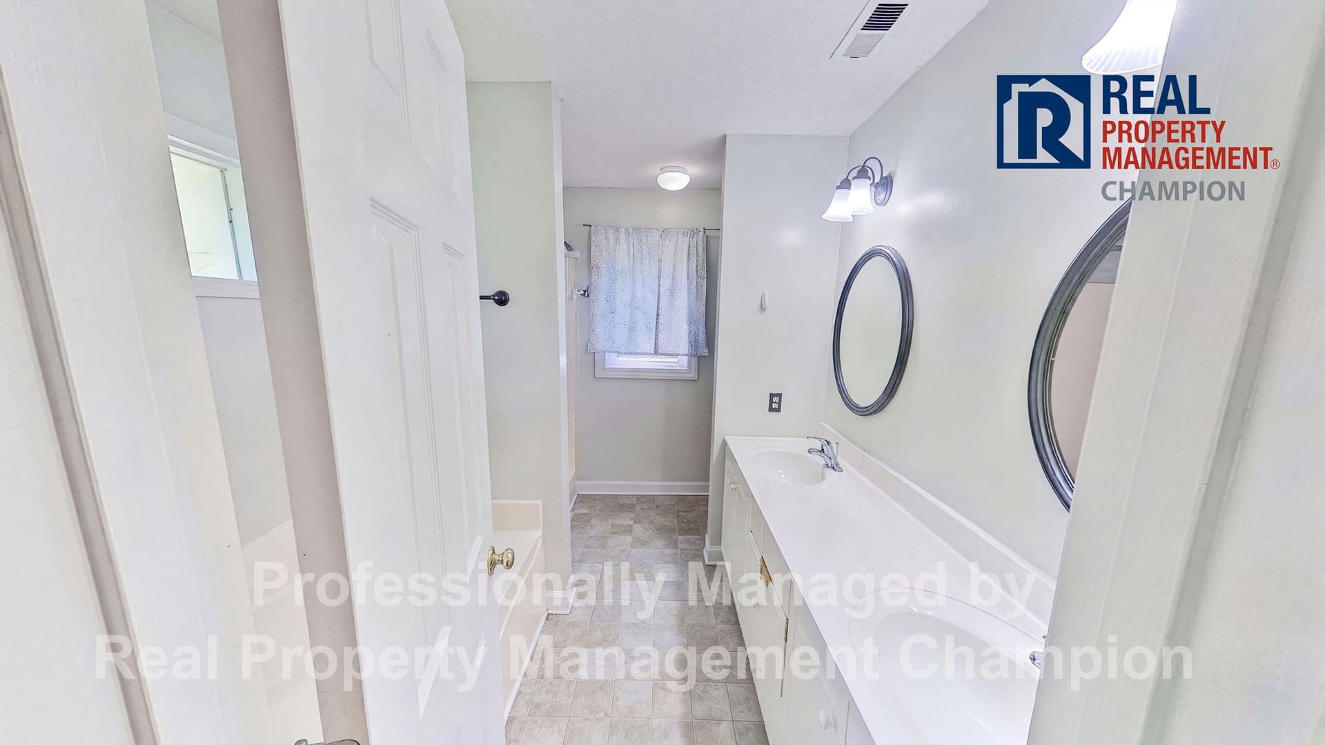 Jacksonville House: 315 Peppertree Ct