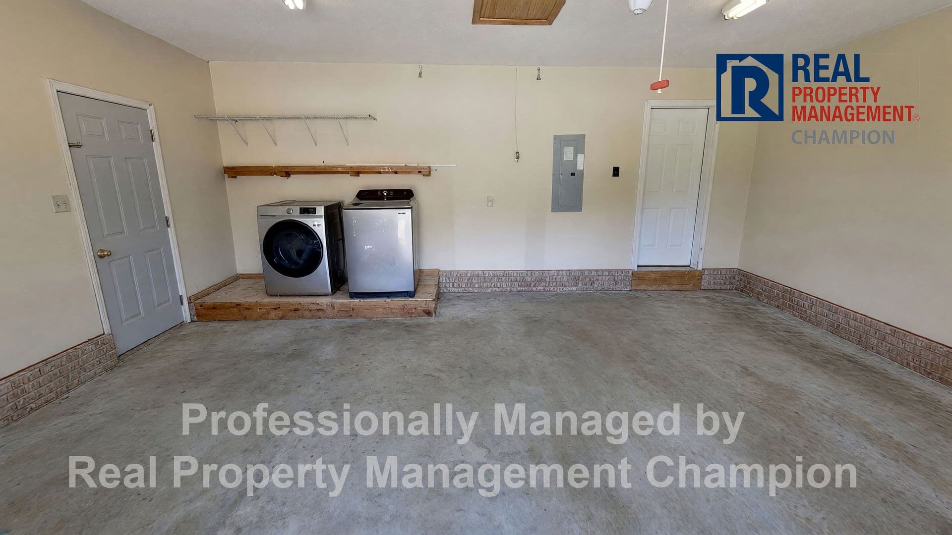 Jacksonville House: 315 Peppertree Ct