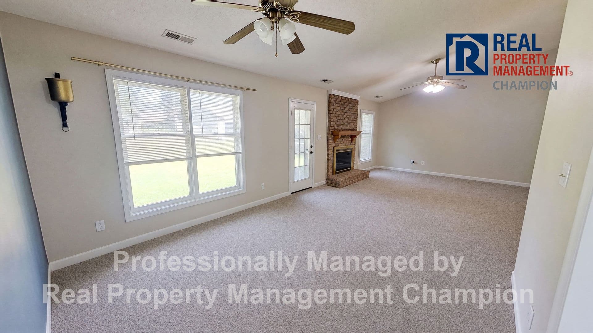 Jacksonville House: 315 Peppertree Ct