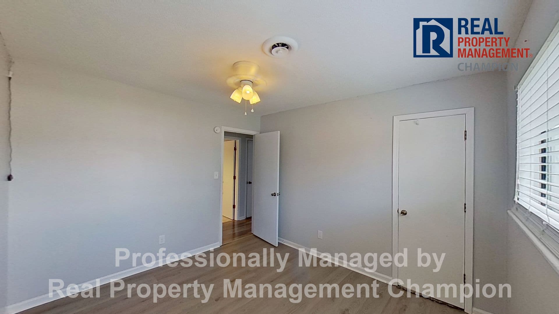 Jacksonville House: 301 Dennis Rd
