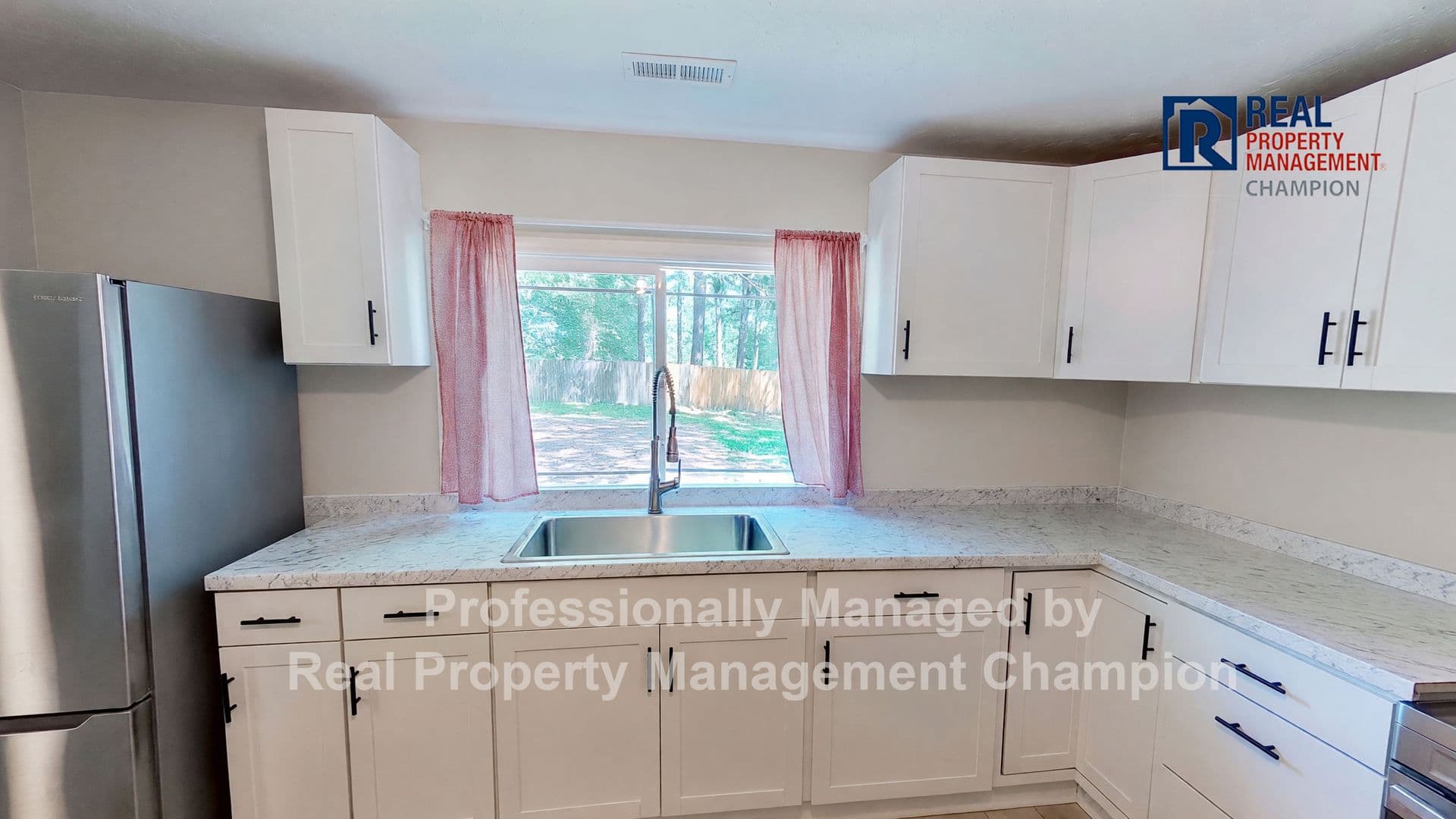 Jacksonville House: 1682 Blue Creek Rd