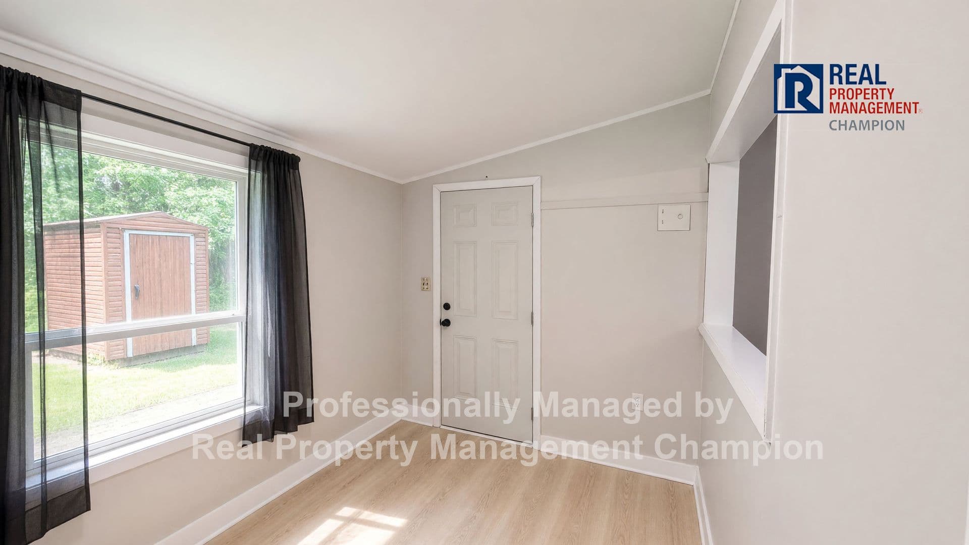 Jacksonville House: 1682 Blue Creek Rd