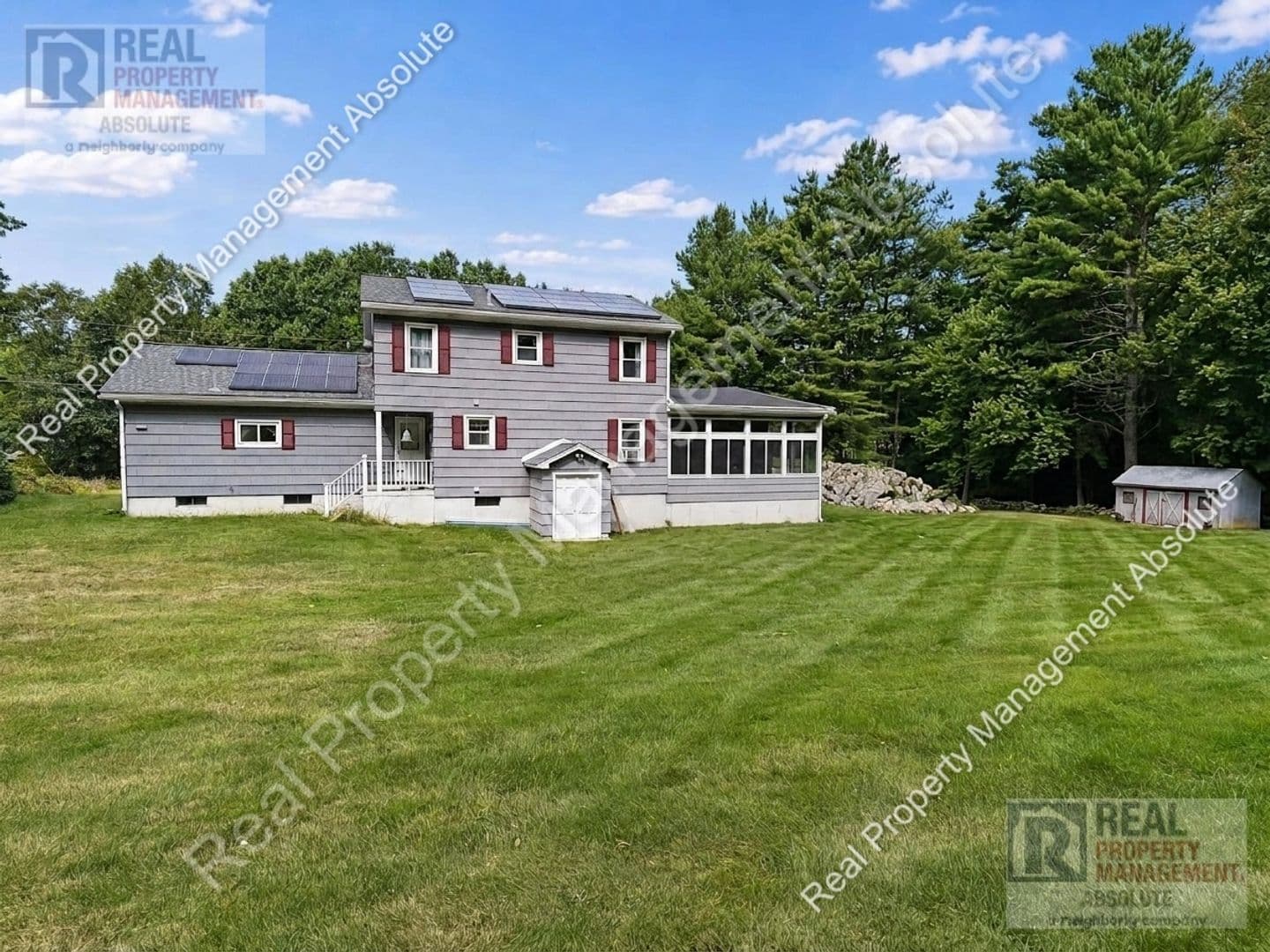 Pelham House: 324 Mammoth Rd