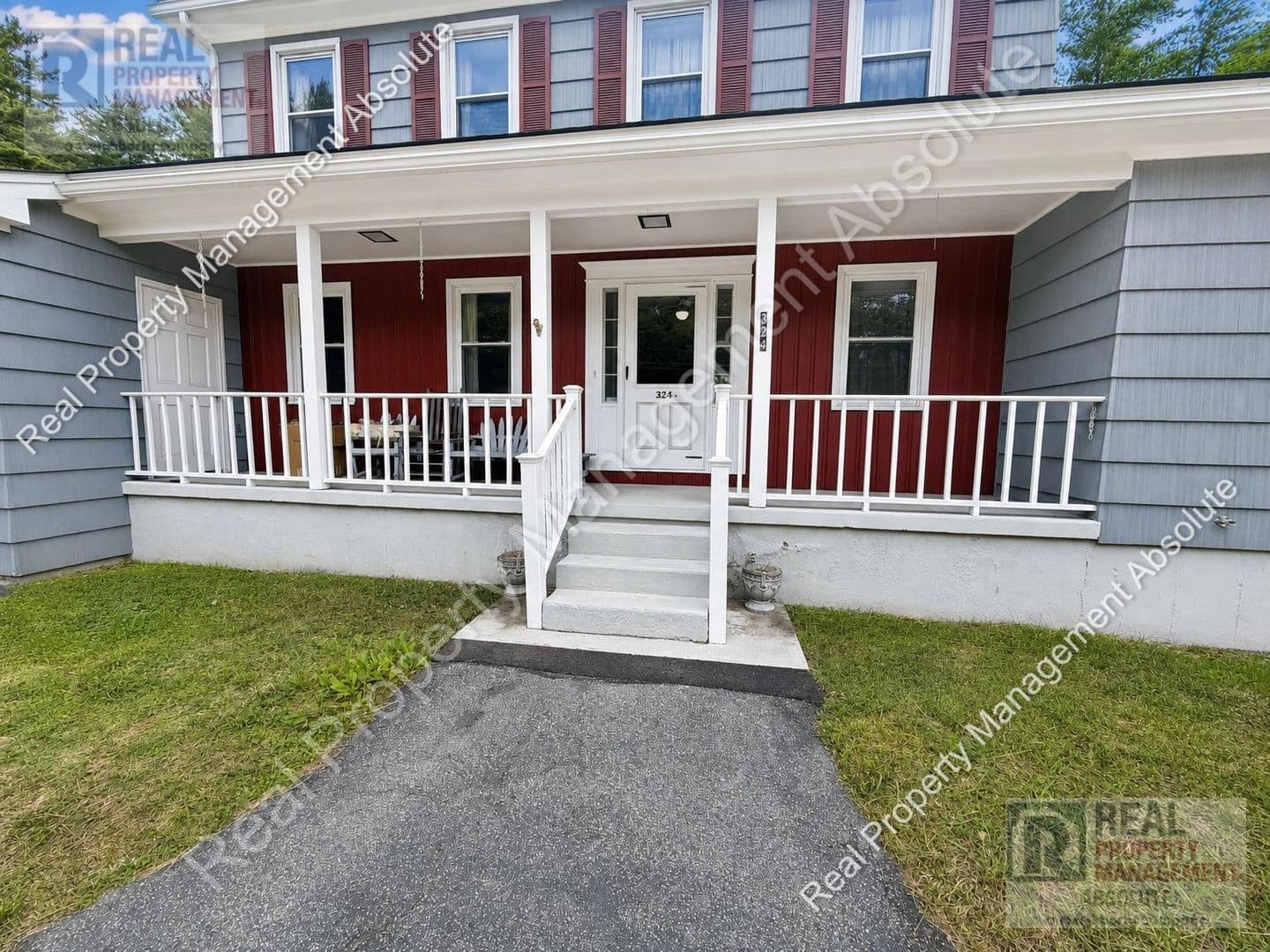 Pelham House: 324 Mammoth Rd