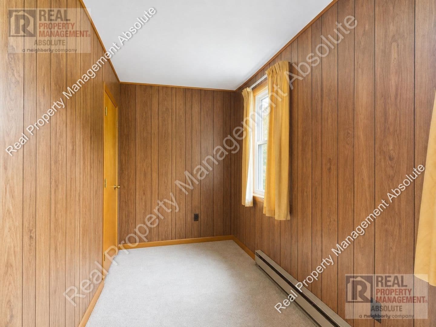Pelham House: 324 Mammoth Rd