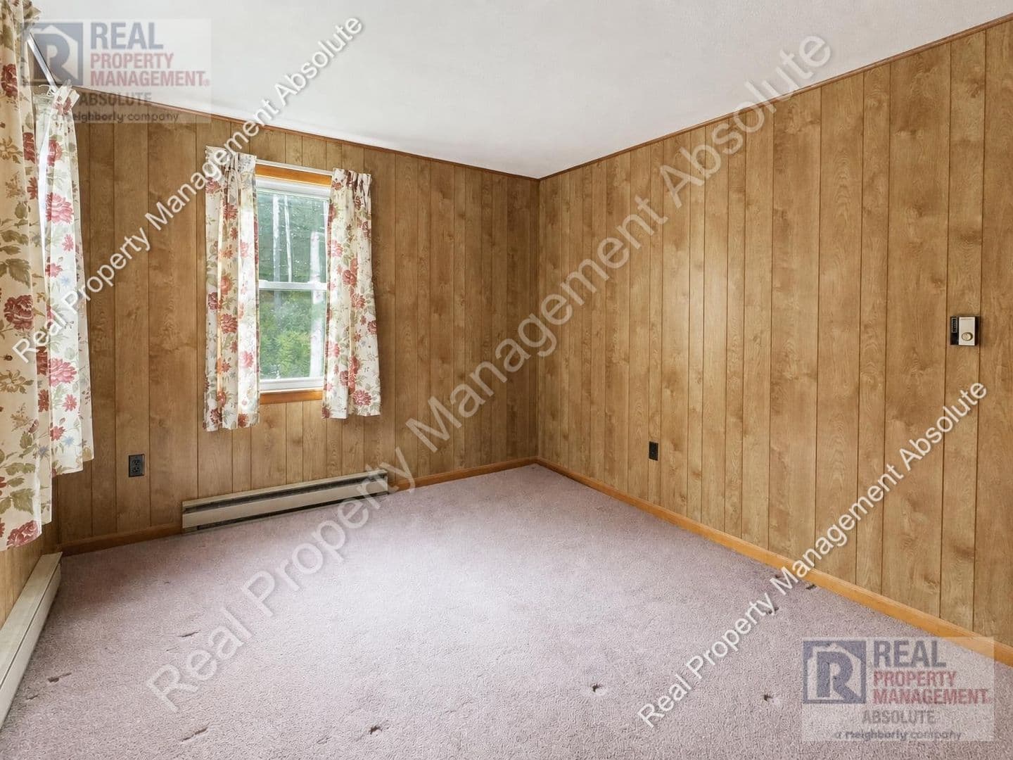 Pelham House: 324 Mammoth Rd