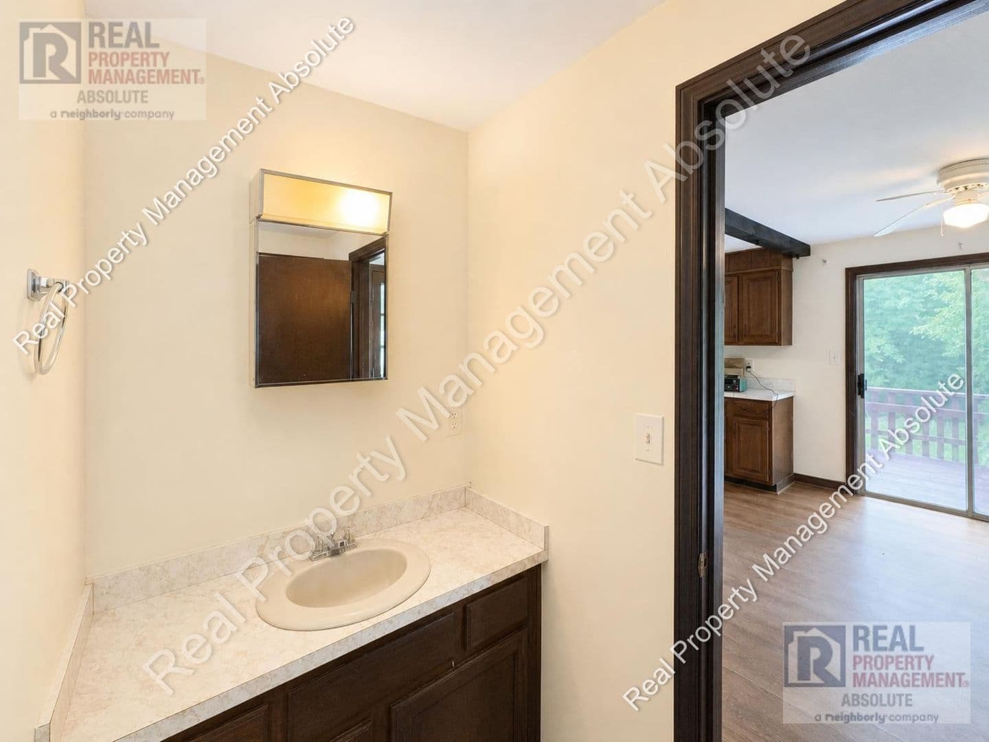 Hudson Apartment: 4 Harwood Rd