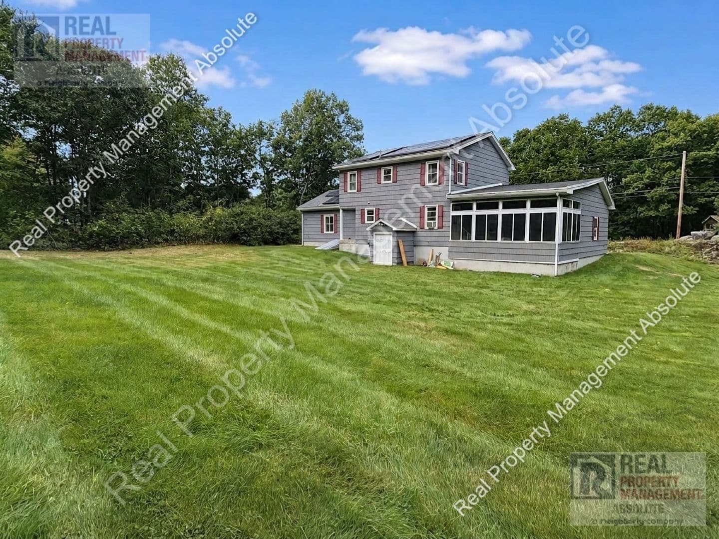 Pelham House: 324 Mammoth Rd