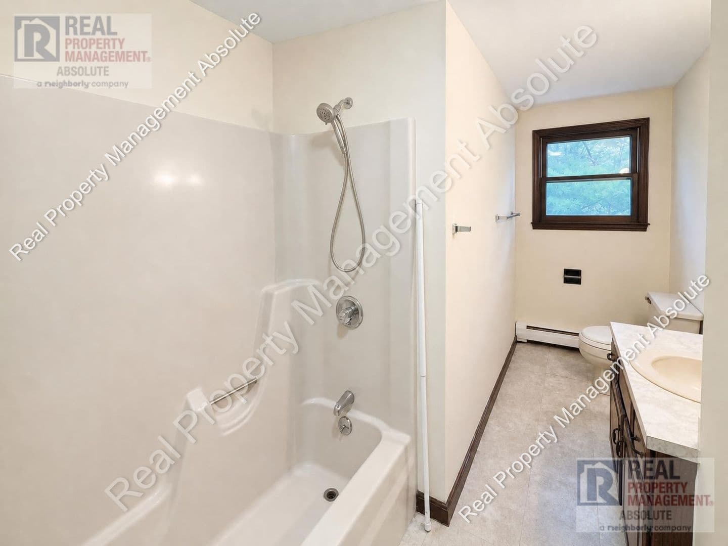Hudson Apartment: 4 Harwood Rd