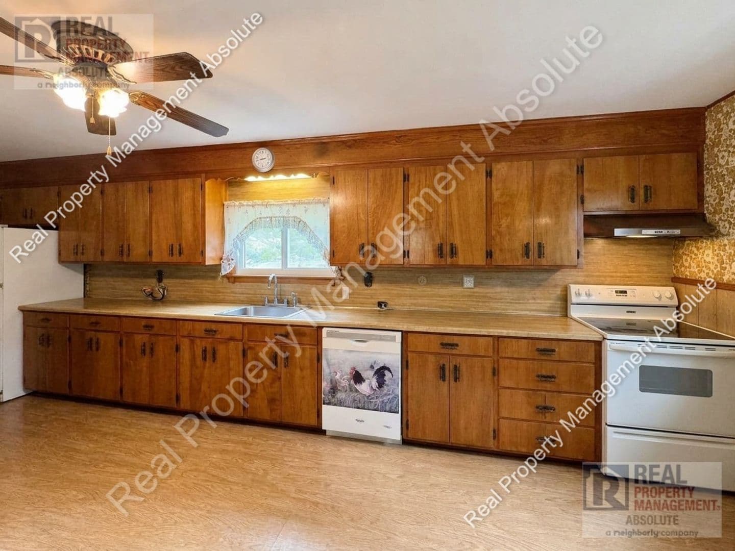 Pelham House: 324 Mammoth Rd