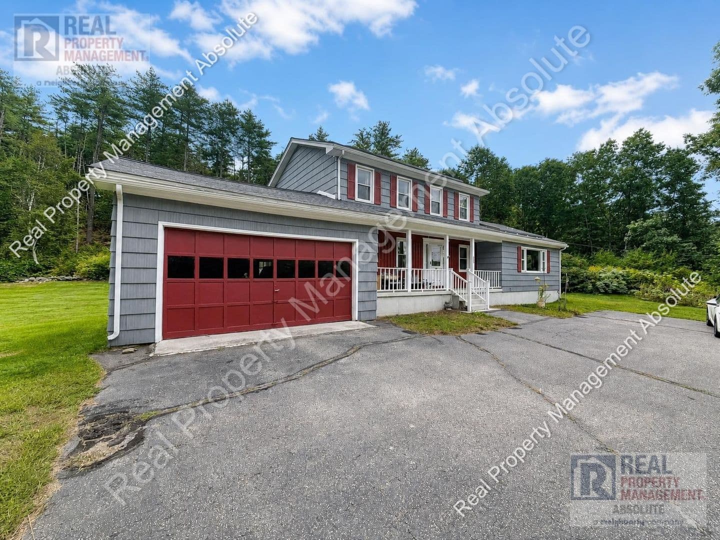 Pelham House: 324 Mammoth Rd