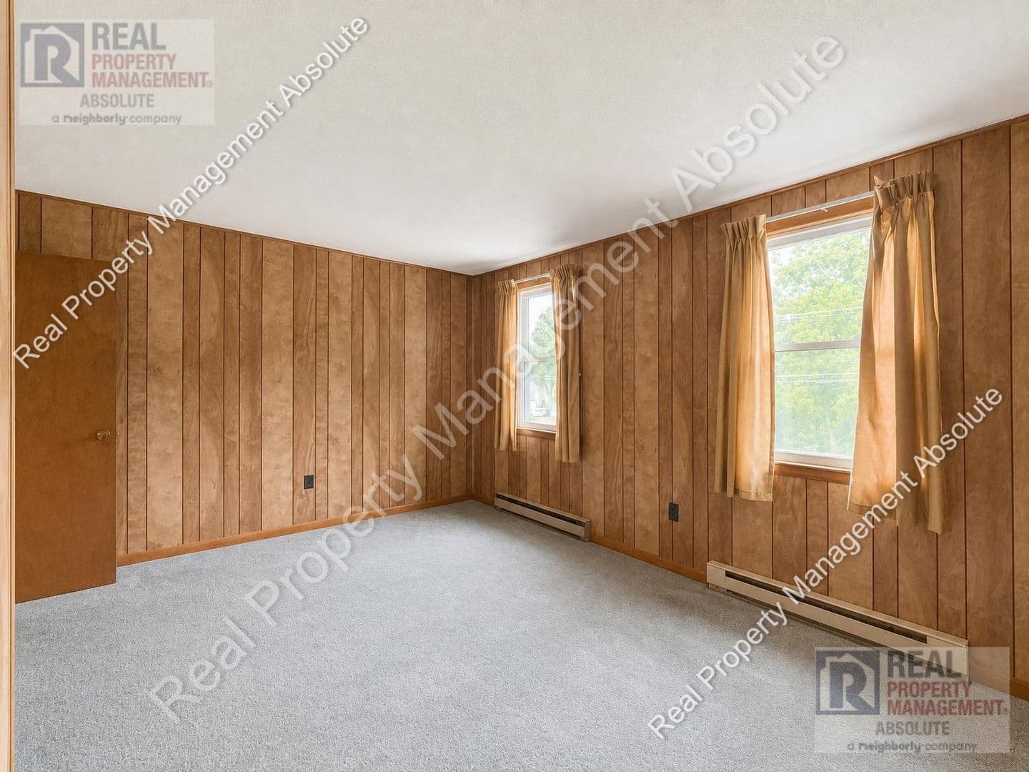 Pelham House: 324 Mammoth Rd