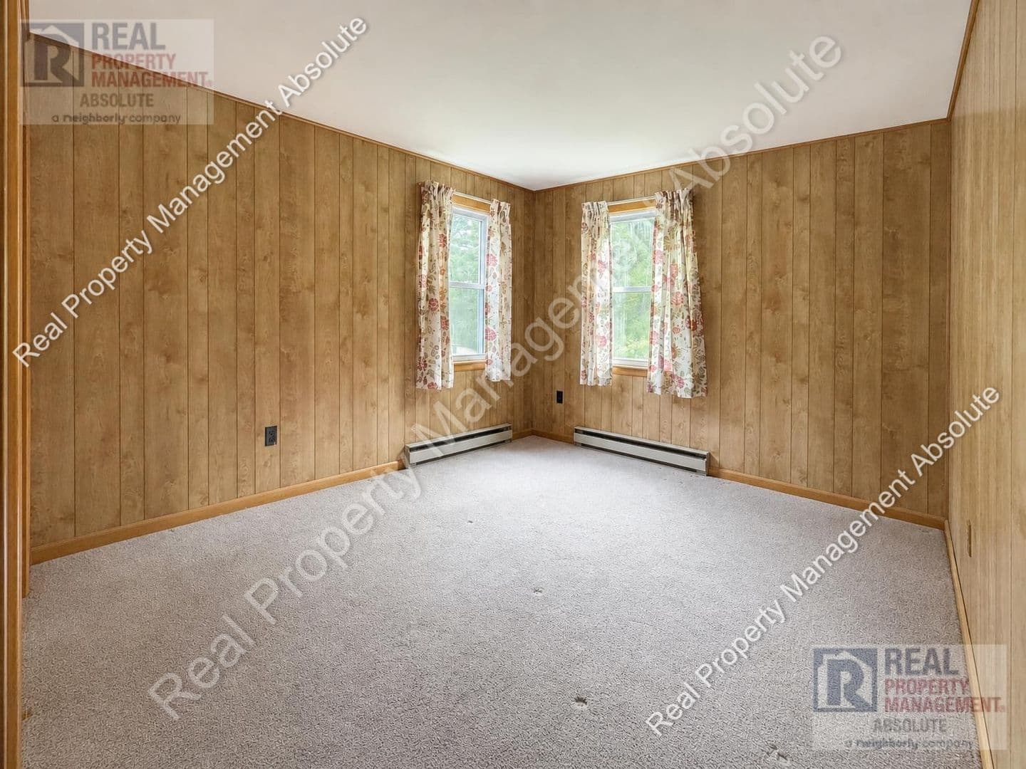 Pelham House: 324 Mammoth Rd
