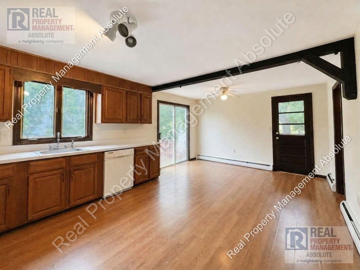 Hudson Apartment: 4 Harwood Rd