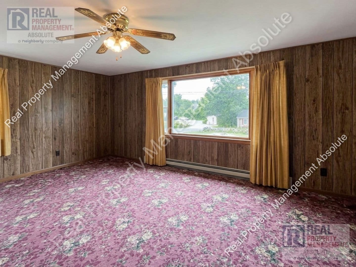 Pelham House: 324 Mammoth Rd