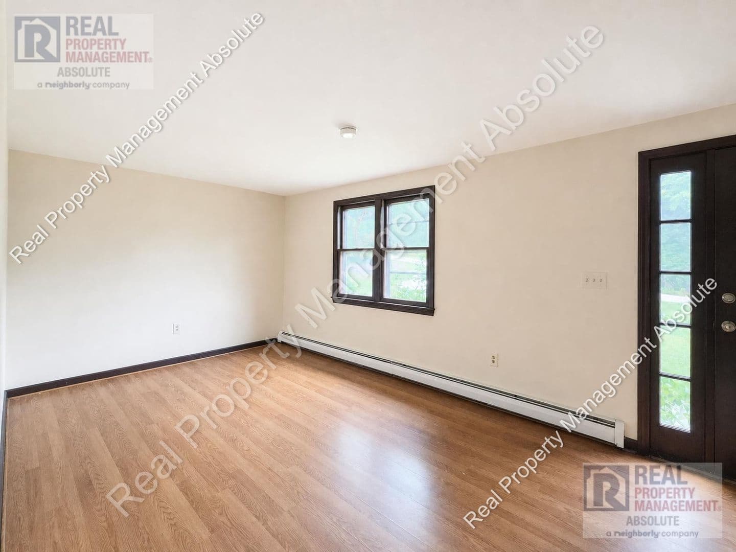 Hudson Apartment: 4 Harwood Rd