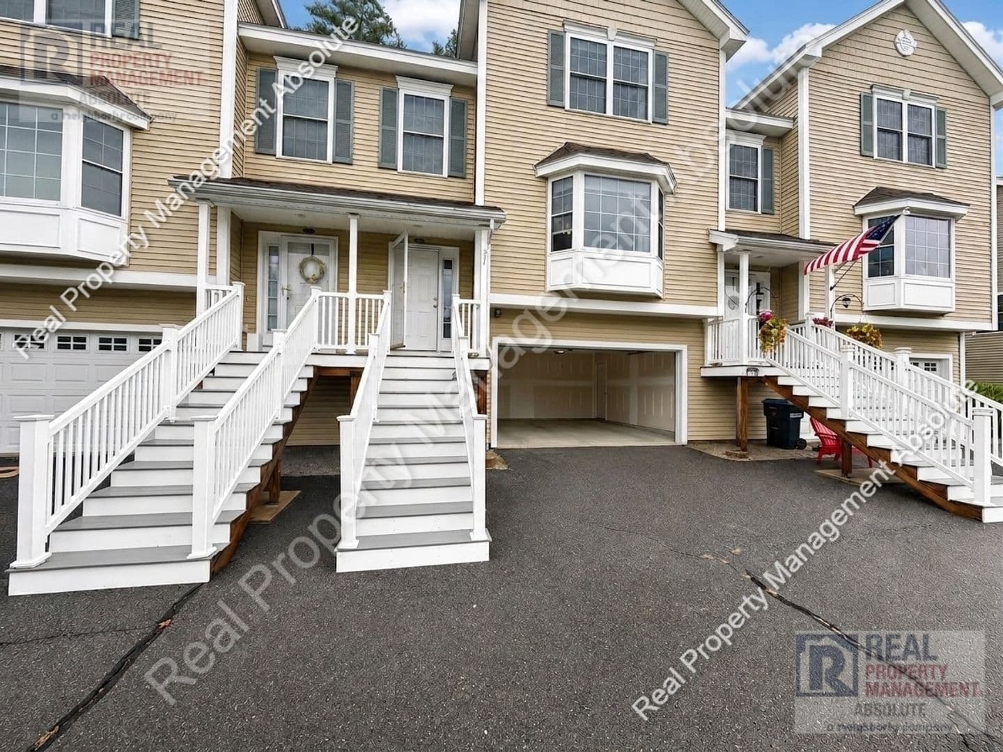 Hudson House: 23A Clearview Circle