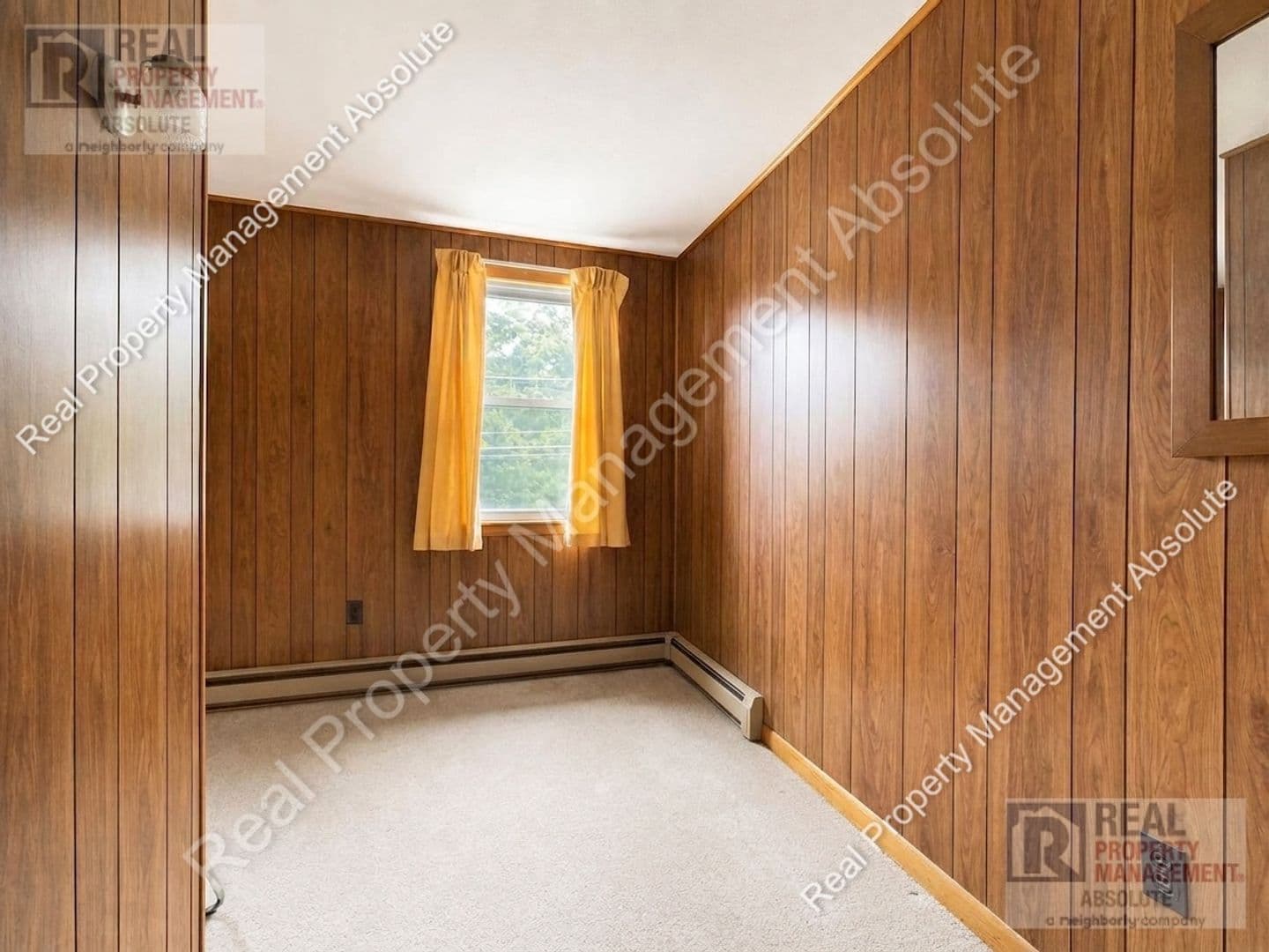 Pelham House: 324 Mammoth Rd