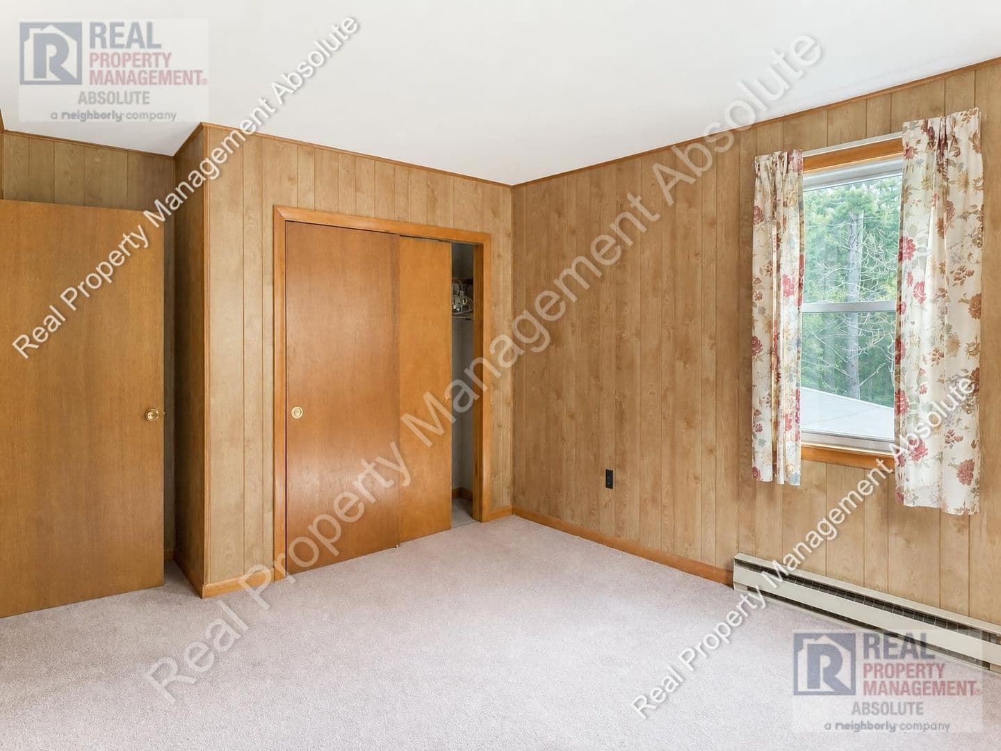 Pelham House: 324 Mammoth Rd
