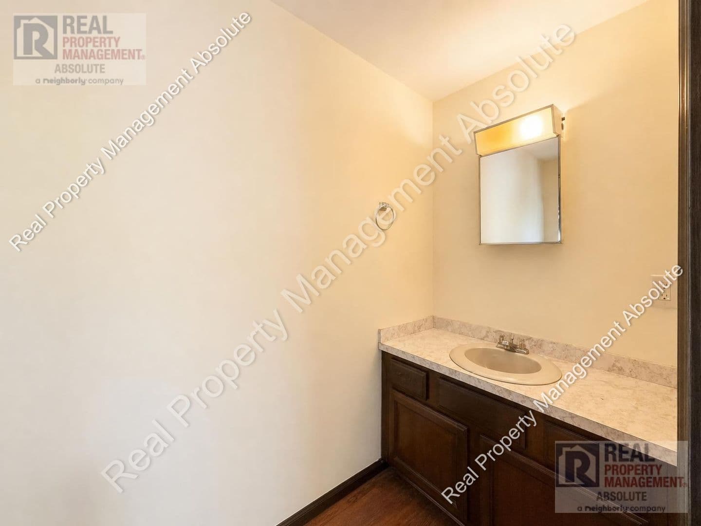 Hudson Apartment: 4 Harwood Rd
