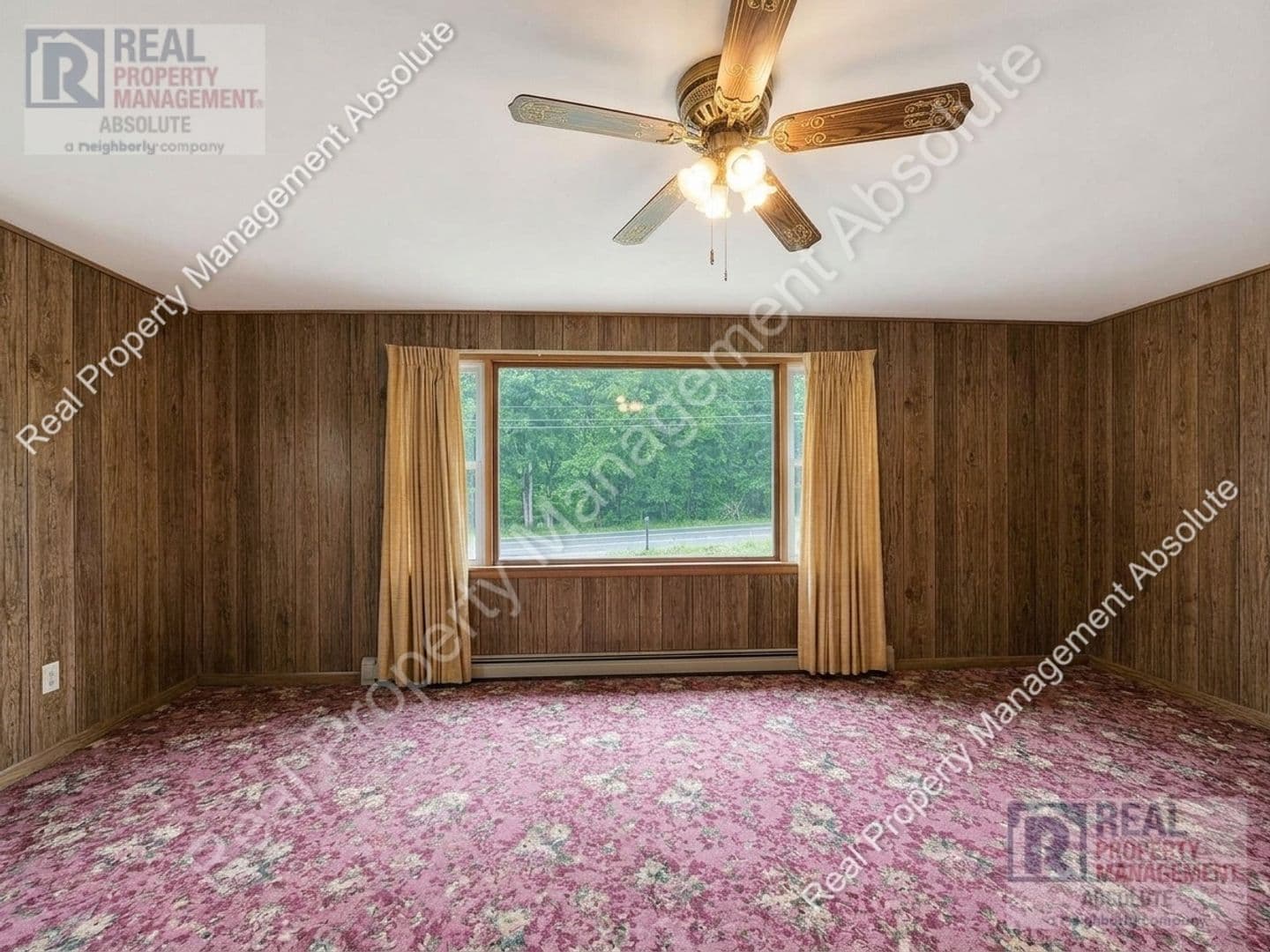 Pelham House: 324 Mammoth Rd