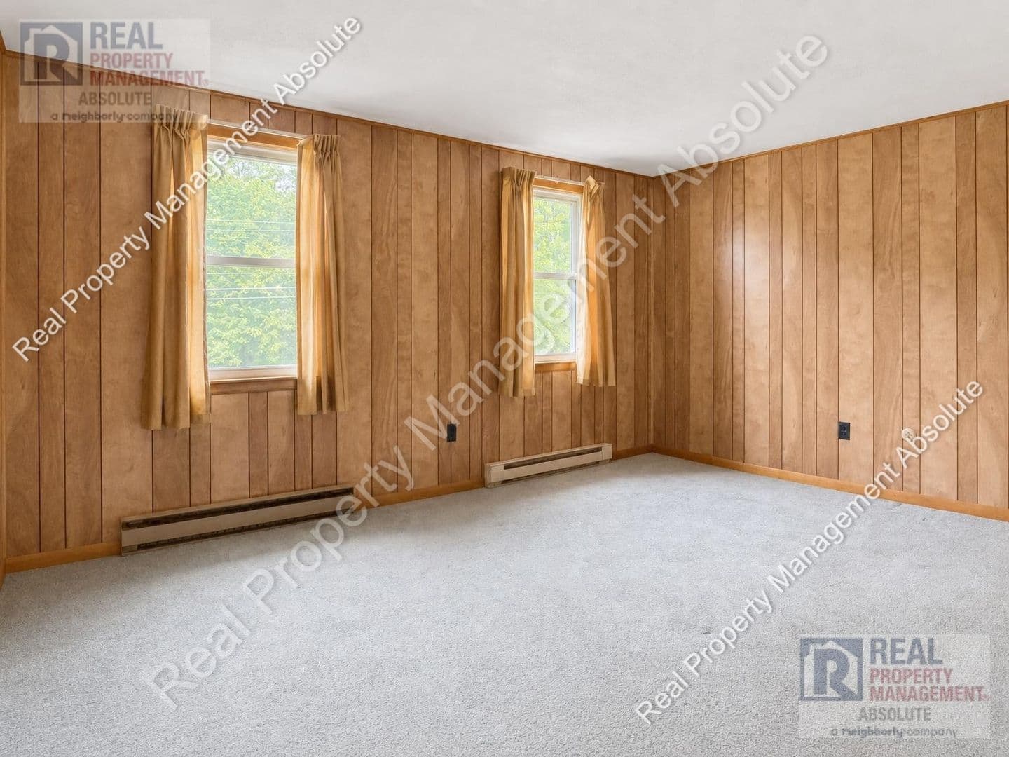 Pelham House: 324 Mammoth Rd