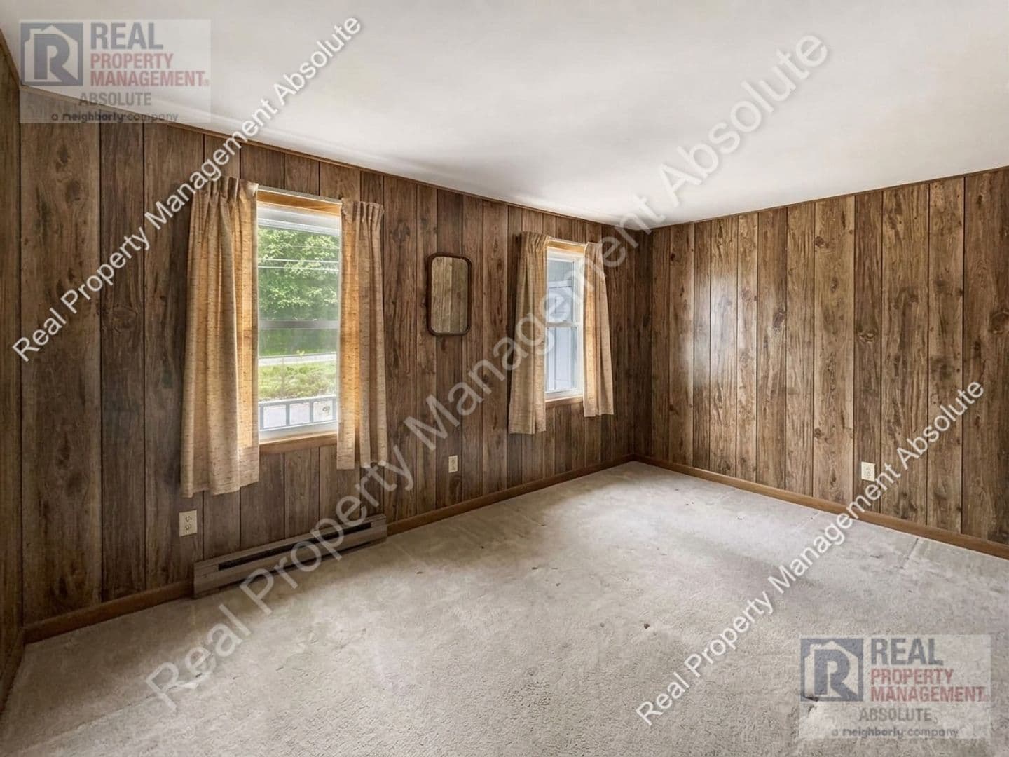 Pelham House: 324 Mammoth Rd