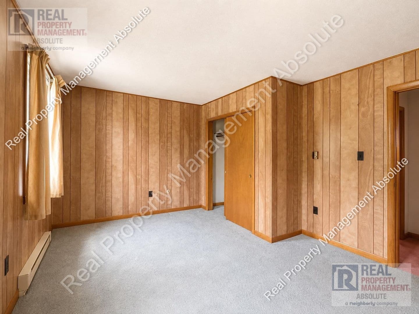 Pelham House: 324 Mammoth Rd