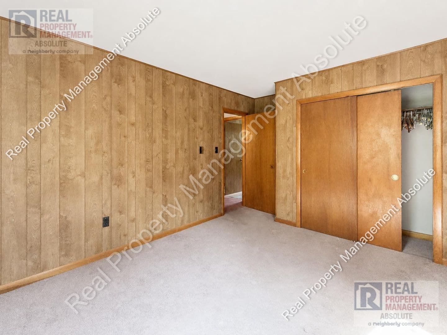 Pelham House: 324 Mammoth Rd