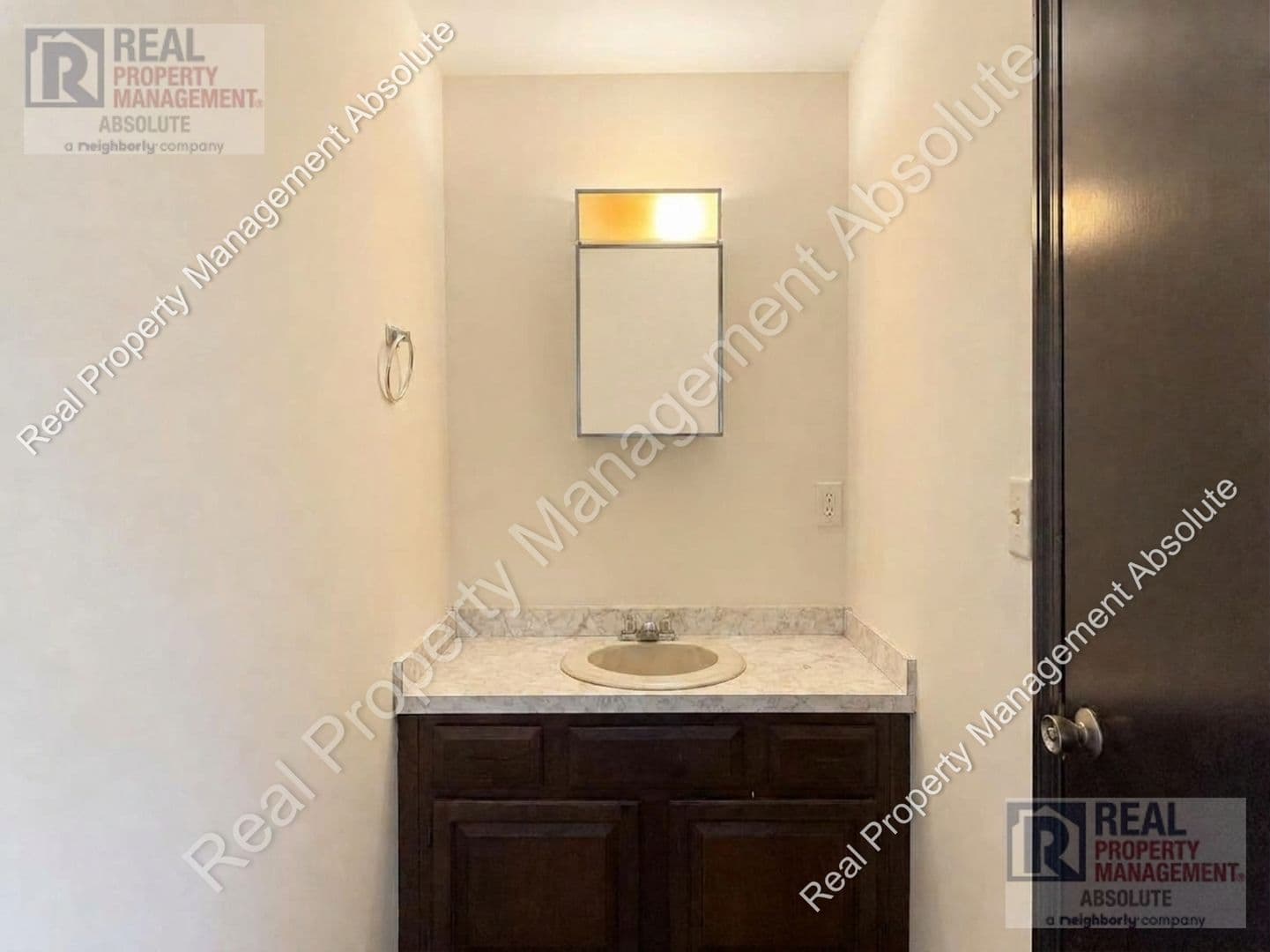 Hudson Apartment: 4 Harwood Rd