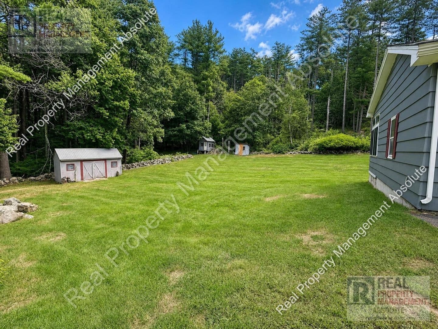 Pelham House: 324 Mammoth Rd