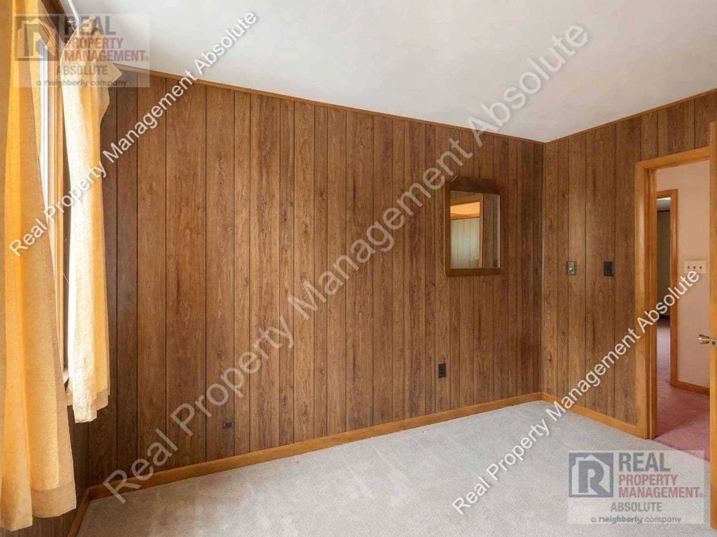 Pelham House: 324 Mammoth Rd
