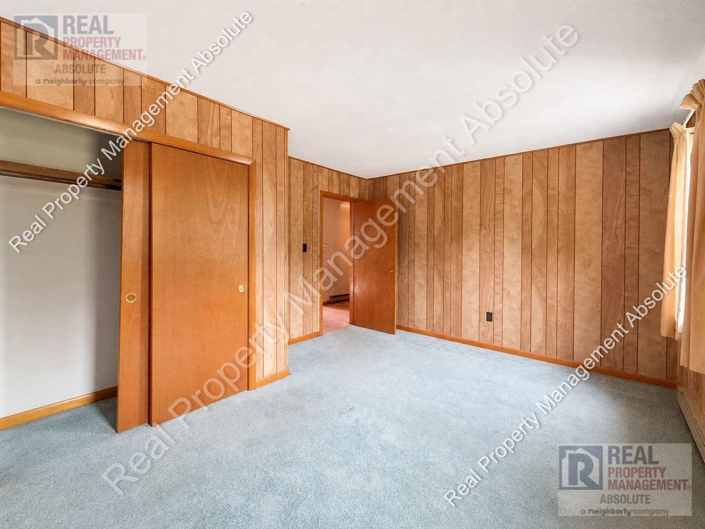 Pelham House: 324 Mammoth Rd