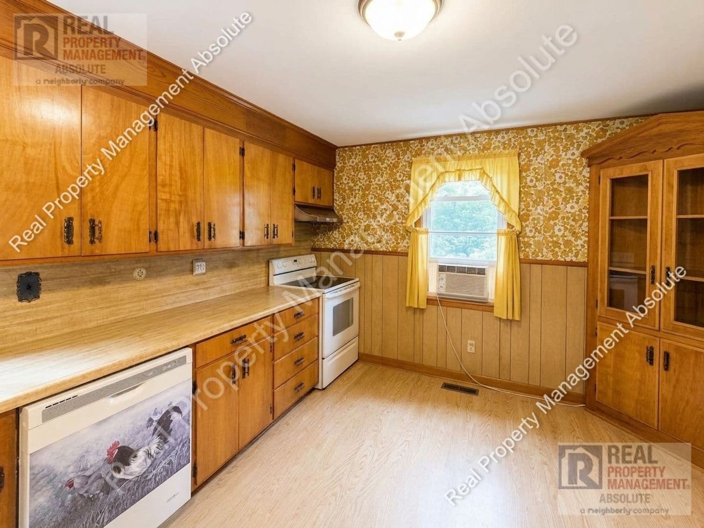 Pelham House: 324 Mammoth Rd