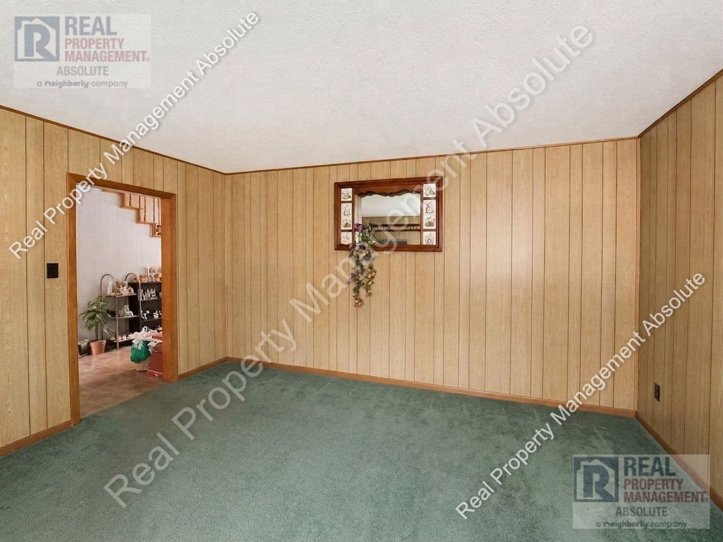 Pelham House: 324 Mammoth Rd