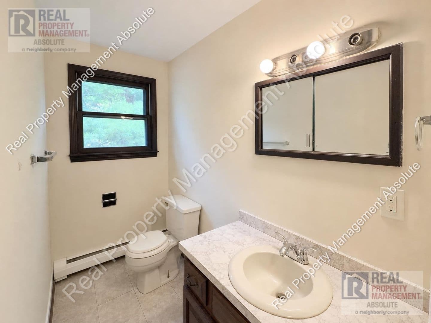Hudson Apartment: 4 Harwood Rd
