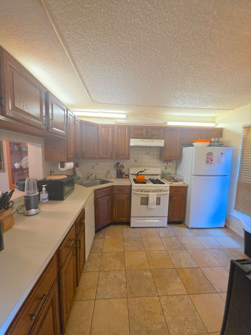 Franklin Park Townhome: 120 Pear Tree Lane