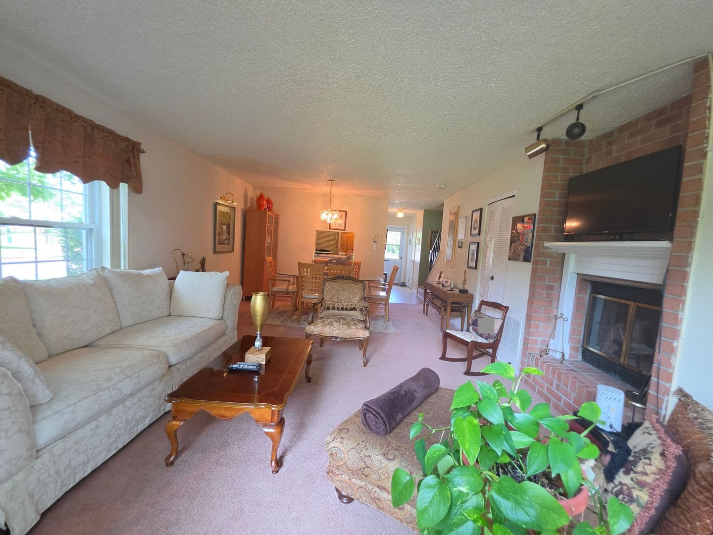 Franklin Park Townhome: 120 Pear Tree Lane