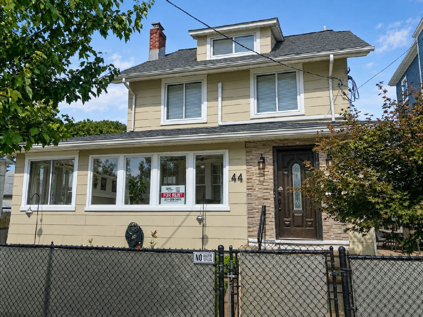 Belleville Apartment: 44 Overlook Avenue
