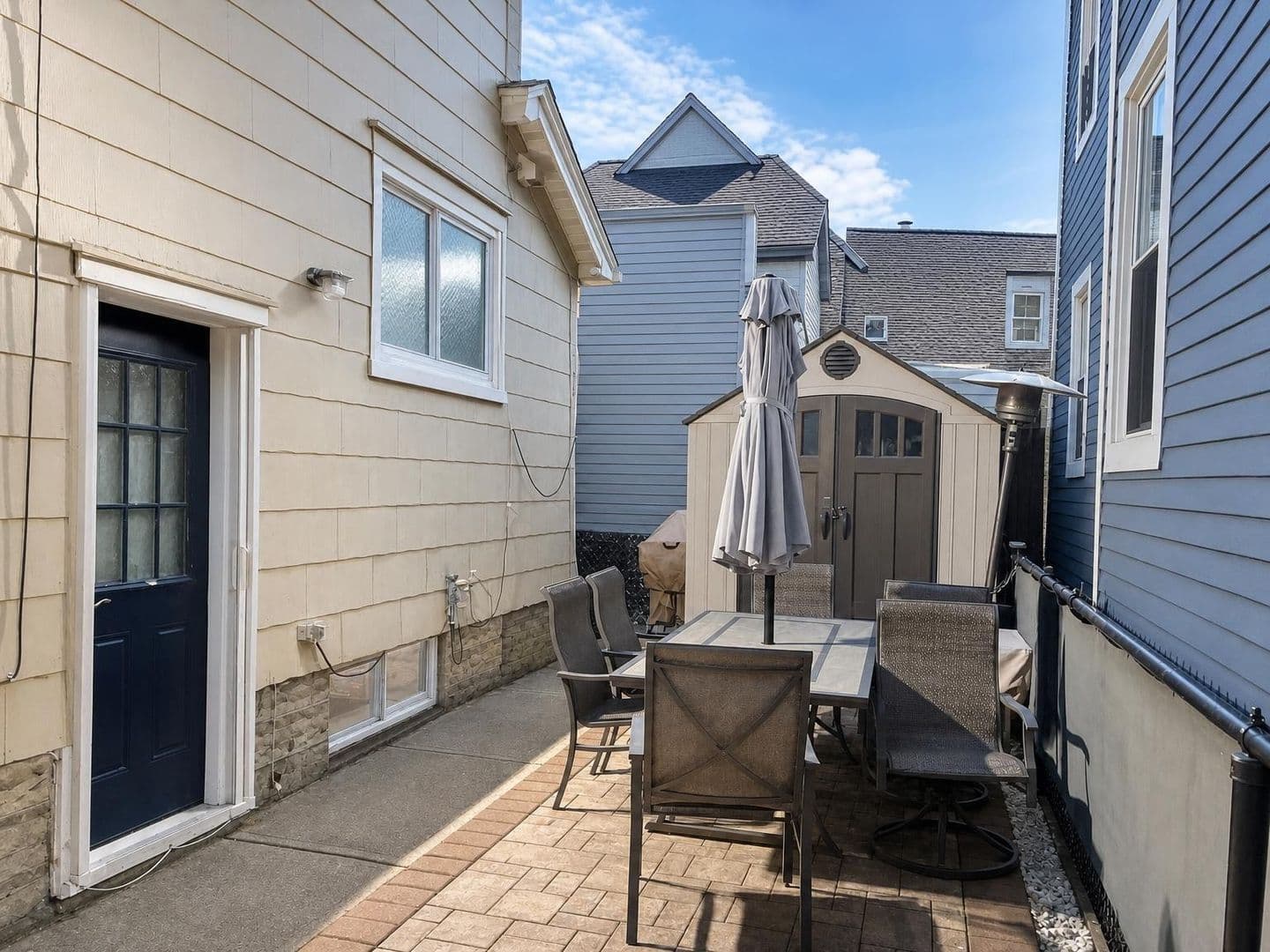 Belleville Apartment: 44 Overlook Avenue